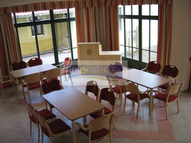 ülőbútor szennytaszító kárpitanyaggal szeretetotthonba