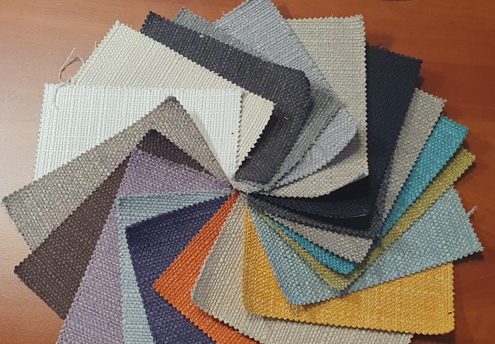 Alba lángálló és szennytaszító textil